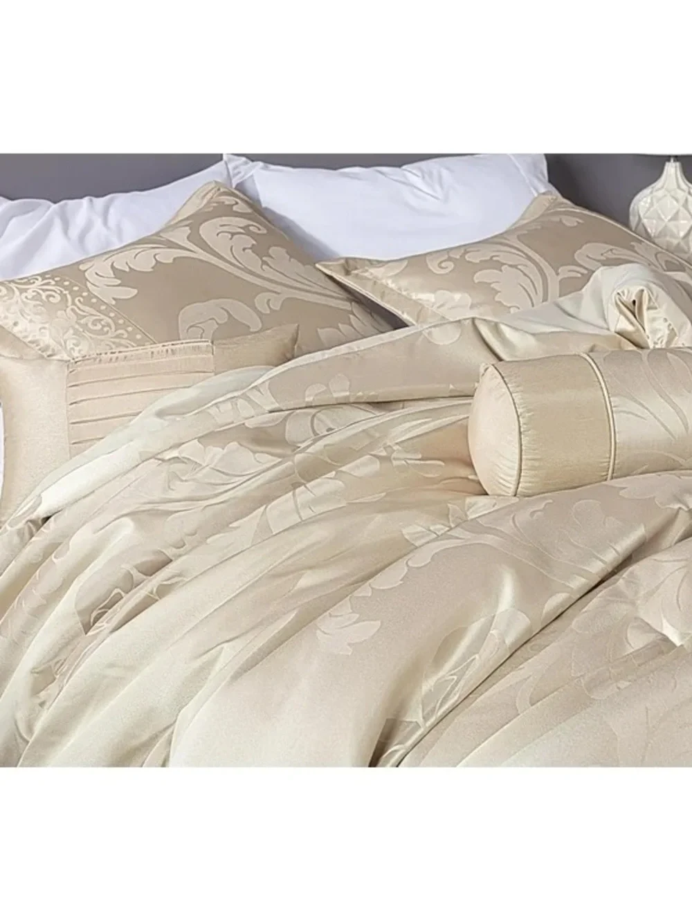 Luxurious Beige Damask 3 piece Full size Comforter Set